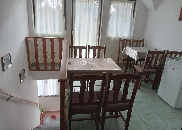 ホームステイ Szieszta